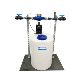 Vegyszeradagoló állomás vegyszertartályal